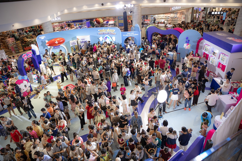 Không khí tấp nập tại sự kiện “Ngày hội thôi nôi” diễn ra tại AEON Mall Celadon Tân Phú.