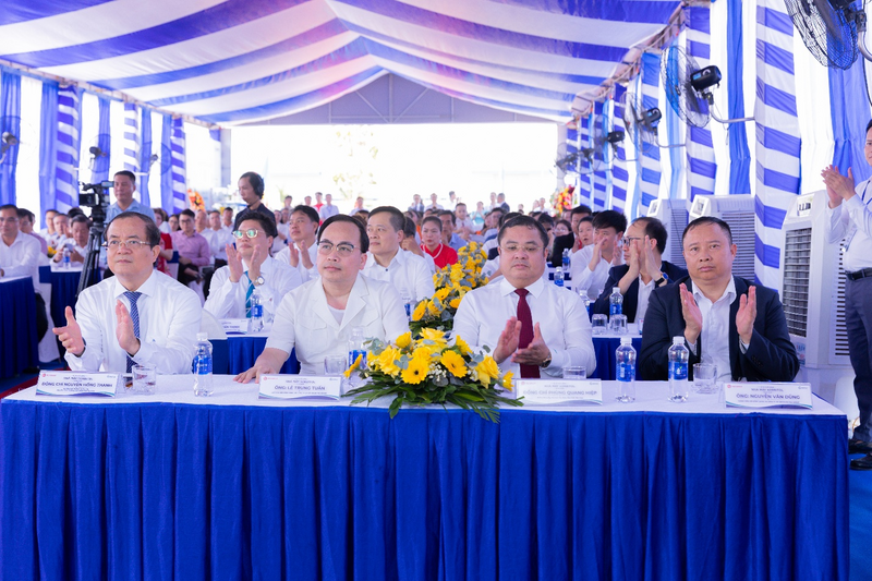 Các đại biểu tham dự Lễ tái khởi động nhà máy sản xuất sorbitol