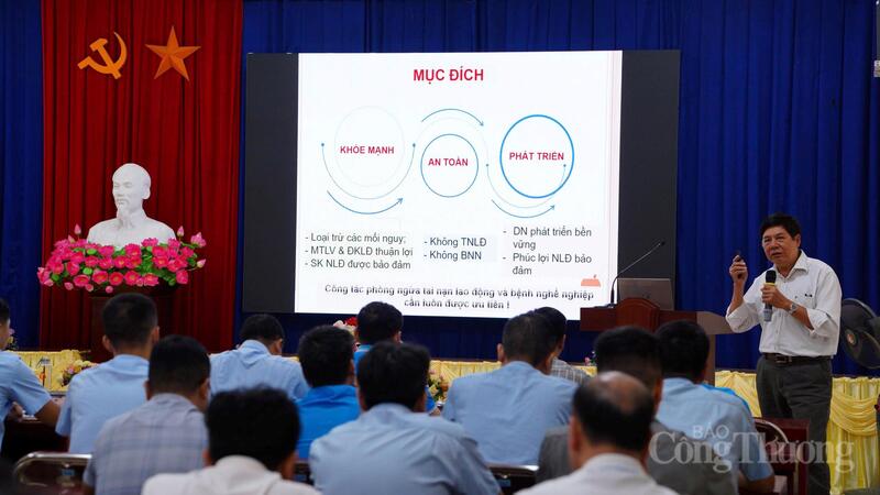 Chuyên gia trình bày các phương pháp nhận diện rủi ro và xử lý sự cố trong môi trường lao động.