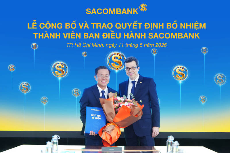 Ông Faussier Loic Michel Marc - Quyền Tổng giám đốc trao Quyết định bổ nhiệm cho ông Nguyễn Thanh Hiệp - Thành viên Ban điều hành