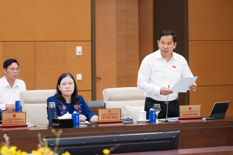 Tổng Thư ký Quốc hội, Chủ nhiệm Văn phòng Quốc hội Lê Quang Mạnh trình bày báo cáo Tổng kết Kỳ họp thứ Nhất, Quốc hội khóa XVI.