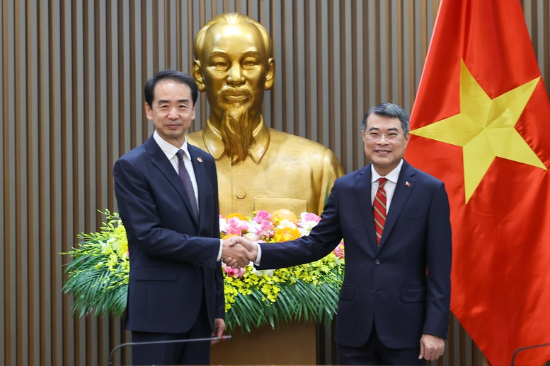 Thủ tướng Chính phủ Lê Minh Hưng và đồng chí Hà Vĩ. Ảnh: VGP/Nhật Bắc