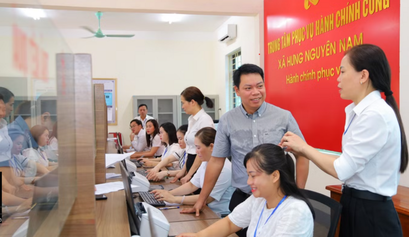 Đội ngũ cán bộ, công chức cấp xã đã nhanh chóng bắt nhịp công việc, đáp ứng nhiệm vụ đề ra. Ảnh: Thu Hiền
