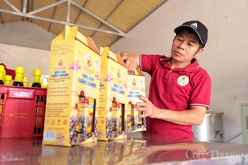 Theo ông Thuận, việc có sản phẩm đạt OCOP 5 sao và sản phẩm công nghiệp nông thôn tiêu biểu cấp quốc gia sẽ tạo động lực để các doanh nghiệp, hợp tác xã trên địa bàn tỉnh tiếp tục đổi mới công nghệ, nâng cao chất lượng, mở rộng quy mô sản xuất. Qua đó, góp phần quảng bá hình ảnh sản phẩm Hà Tĩnh đến với người tiêu dùng trong và ngoài nước.