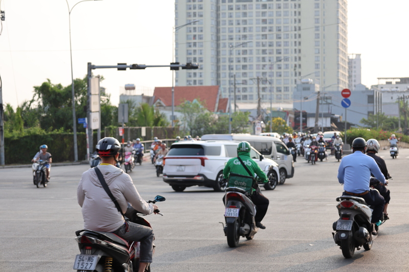 Về chiều tối và đêm, khu vực thành phố có khả năng xuất hiện mưa rào và dông. Ảnh: Minh Anh.
