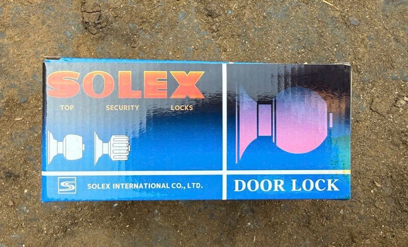 Lực lượng Hải phát hiện 1.440 sản phẩm khóa SOLEX này là hàng giả nhãn hiệu, xâm phạm quyền sở hữu trí tuệ. Ảnh: Cục Hải quan