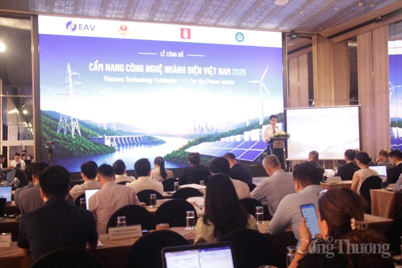 Toàn cảnh lễ công bố Bộ cẩm nang công nghệ ngành điện năm 2026. Ảnh: P.C