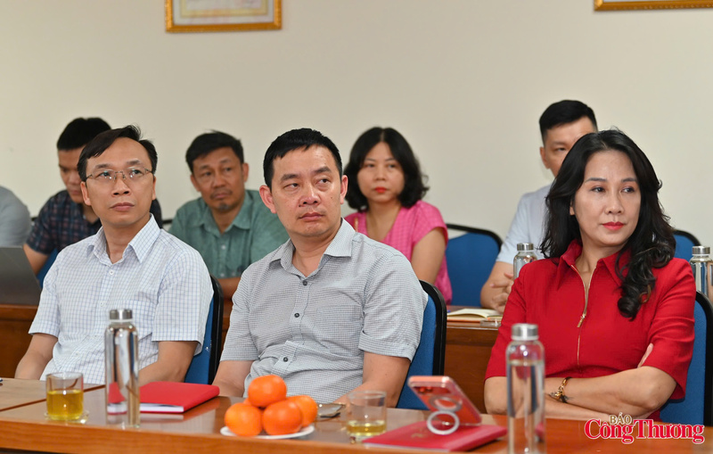 Thứ trưởng Nguyễn Hoàng Long làm việc với Báo Công Thương - 5