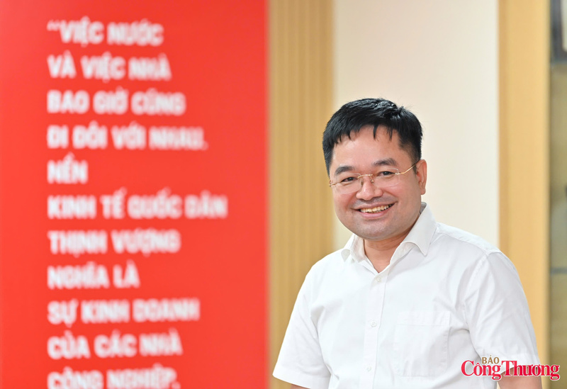 Bí thư Đảng ủy, Tổng Biên tập Báo Công Thương Nguyễn Văn Minh chia sẻ những kết quả nổi bật và định hướng chuyển đổi của Báo Công Thương trong giai đoạn mới. Ảnh: Nam Nguyễn