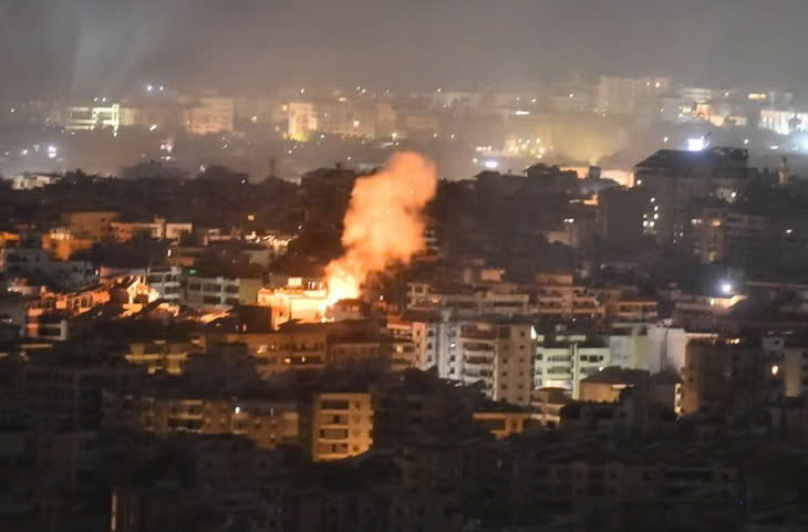 Một cuộc không kích của Israel đánh vào một khu phố ở vùng ngoại ô phía nam Beirut. Ảnh: Getty Images