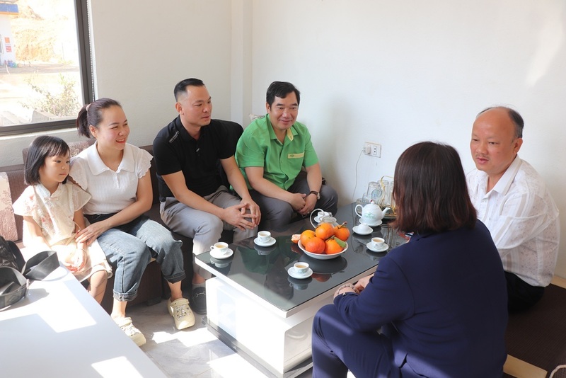 Lãnh đạo Công ty Cổ phần Công Nông nghiệp Tiến Nông làm việc với nhà phân phối tại tỉnh Sơn La về định hướng chuyển đổi mô hình kinh doanh. Ảnh: Thanh Duyên