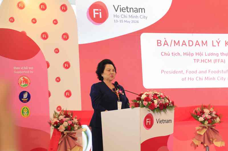 Bà Lý Kim Chi - Chủ tịch Hiệp hội Lương thực Thực phẩm TP. Hồ Chí Minh phát biểu tại khai mạc Triển lãm Fi Vietnam 2026. Ảnh Nguyễn Thủy