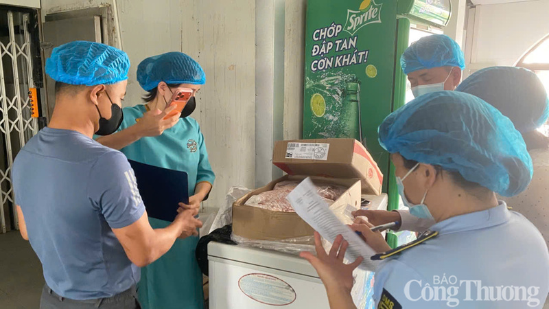 Các cơ sở kinh doanh thực phẩm được yêu cầu chấp hành nghiêm quy định về an toàn thực phẩm.