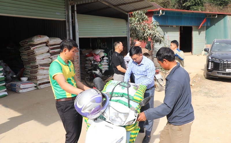 Hoạt động kinh doanh, phân phối vật tư nông nghiệp của các doanh nghiệp sau chuyển đổi ngày càng chuyên nghiệp, bài bản. Ảnh: Thanh Duyên