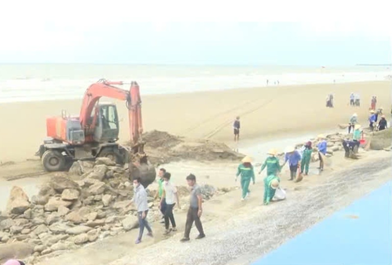 Chính quyền địa phương cùng doanh nghiệp du lịch đã triển khai tổng vệ sinh môi trường, trả lại bãi biển sạch đẹp, an toàn để phục vụ du khách trong mùa du lịch Hè 2026. Ảnh: Xuân Thảo
