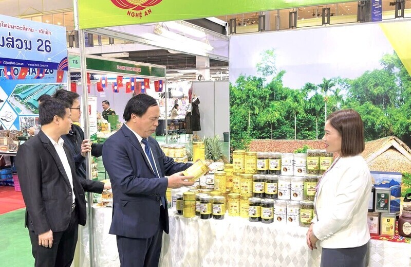 Ngành Công Thương Nghệ An tổ chức xúc tiến thương mại chuyên nghiệp, đa dạng, thiết thực, tạo cơ hội cho doanh nghiệp mở rộng thị trường, thúc đẩy tiêu dùng và xuất khẩu. Ảnh: Mai Liễu