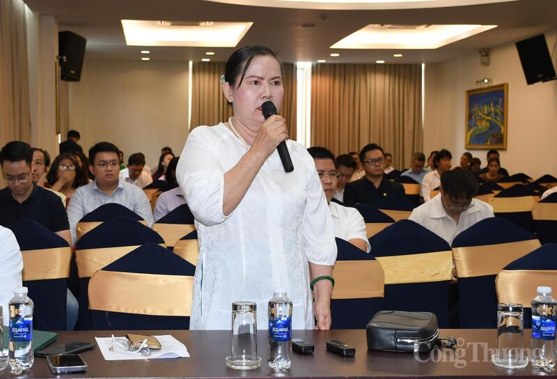 Đại diện các doanh nghiệp bất động sản nêu những khó khăn, vướng mắc trong qua trình triển khai dự án tại hội nghị. Ảnh: Thanh Minh.