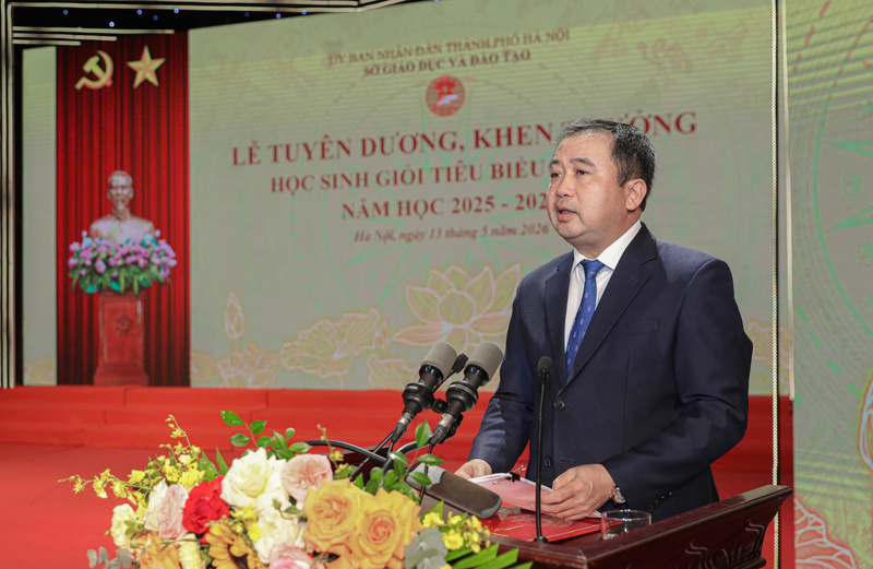 Bí thư Thành ủy Hà Nội Trần Đức Thắng phát biểu tại lễ tuyên dương, khen thưởng học sinh giỏi tiêu biểu Thủ đô năm học 2025-2026. Ảnh: Lê Hải