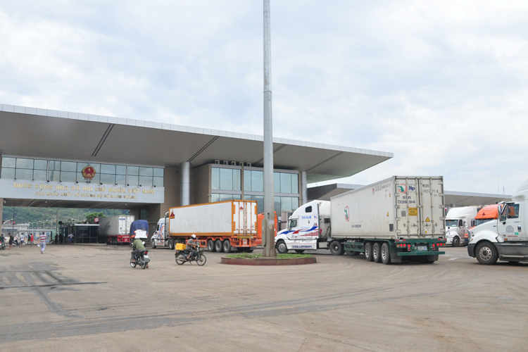 Cửa khẩu quốc tế Kim Thành (Lào Cai) luôn sôi động hàng hóa xuất nhập khẩu