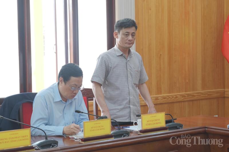 Đại diện Sở Tài chính tỉnh Lâm Đồng phát biểu tại buổi làm việc. Ảnh: Lê Sơn