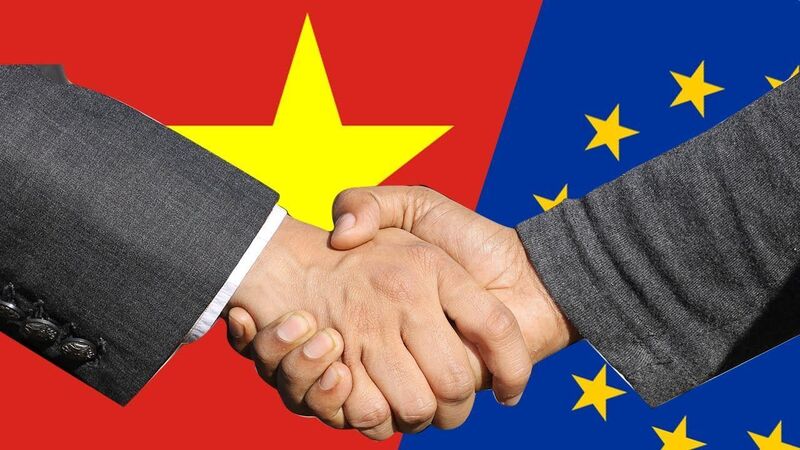 Hiệp định Thương mại tự do Việt Nam - EU (EVFTA), có hiệu lực từ ngày 1/8/2020, đóng vai trò là "đòn bẩy vàng" xóa bỏ hơn 99% thuế quan, giúp hàng hóa Việt Nam thâm nhập sâu vào thị trường 27 nước EU. Ảnh minh họa