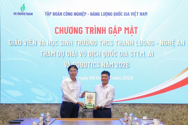 Buổi gặp mặt và tham quan đã động viên tinh thần đối với thầy cô và học sinh Trường THCS Thanh Lương trước thềm giải đấu quốc gia. Ảnh: Petrovietnam