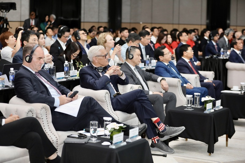 Diễn đàn Nhịp cầu phát triển Việt Nam 2026 thu hút sự tham gia của nhiều chuyên gia, tổ chức trong và ngoài nước. Ảnh: Vneconomy