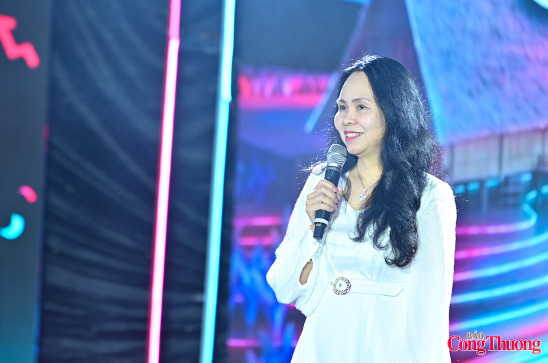 Bà Lê Hoàng Oanh, Cục trưởng Cục Thương mại điện tử và Kinh tế số, Bộ Công Thương phát biểu tại sự kiện.