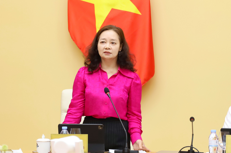 Bà Nguyễn Thị Lâm Giang - Cục trưởng Cục Đổi mới sáng tạo, Chuyển đổi xanh và Khuyến công báo cáo tại hội nghị. Ảnh: Cấn Dũng