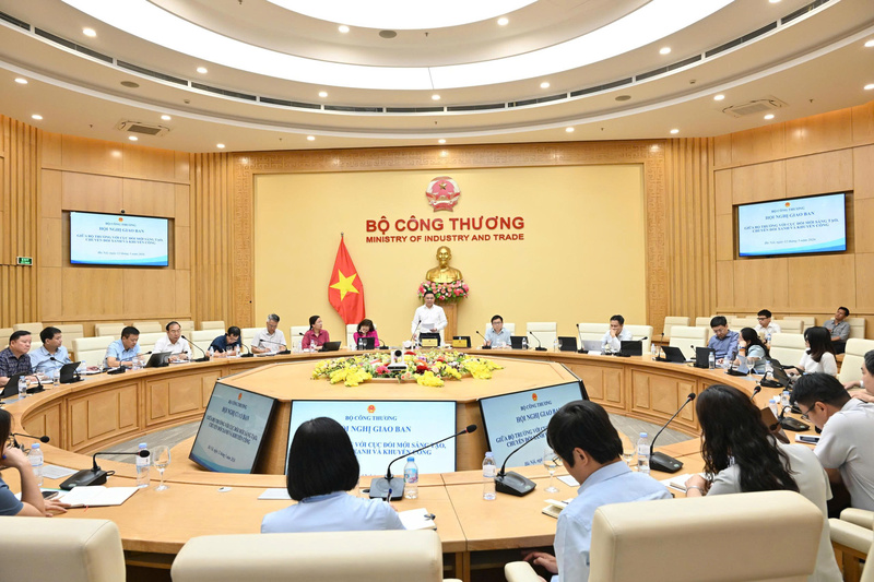 Bộ trưởng Bộ Công Thương Lê Mạnh Hùng phát biểu tại hội nghị. Ảnh: Cấn Dũng