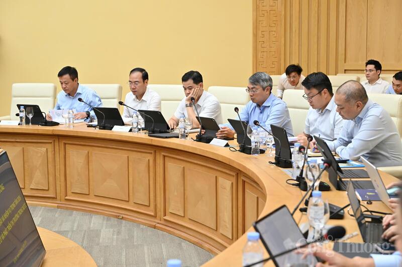 Đồng thời thảo luận các nhiệm vụ trọng tâm nhằm thúc đẩy phát triển hệ thống phân phối và thị trường trong nước bền vững. Ảnh: Cấn Dũng