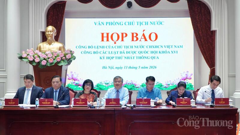 Họp báo công bố Lệnh của Chủ tịch nước công bố các luật đã được Quốc hội khoá XVI thông qua. Ảnh: Minh Trang