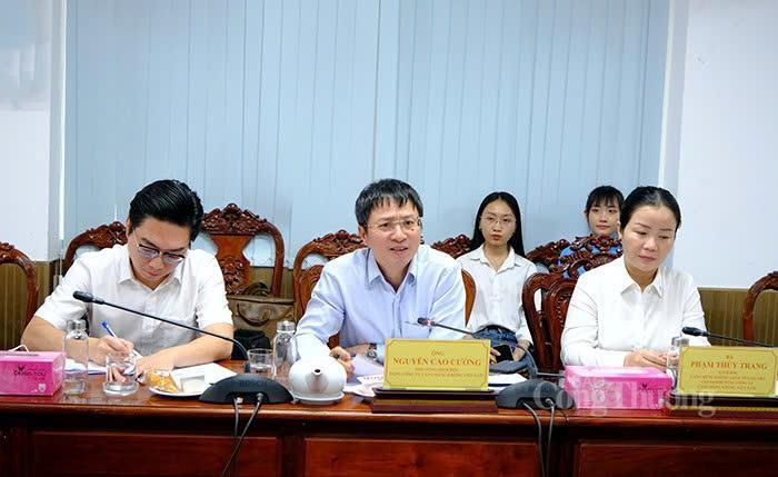 Ông Nguyễn Cao Cường, Phó Tổng Giám đốc ACV trao đổi thảo luận tại buổi làm việc.