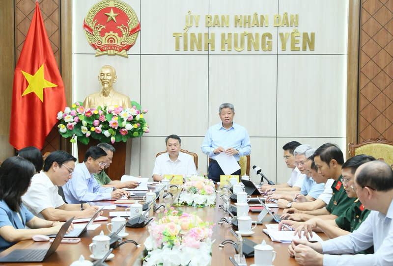 Chủ tịch UBND tỉnh Nguyễn Mạnh Quyền phát biểu tại cuộc họp. Ảnh CTTĐT Hưng Yên