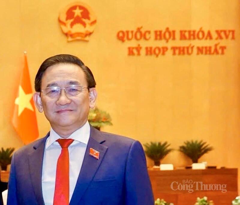 Ông Trần Quốc Tuấn - Giám đốc Sở Công Thương tỉnh Vĩnh Long, ngành Công Thương đang mở ra nhiều dư địa phát triển mới cho địa phương, nhất là lĩnh vực công nghiệp chế biến, năng lượng tái tạo và logistics - Ảnh: Khánh Ngọc.