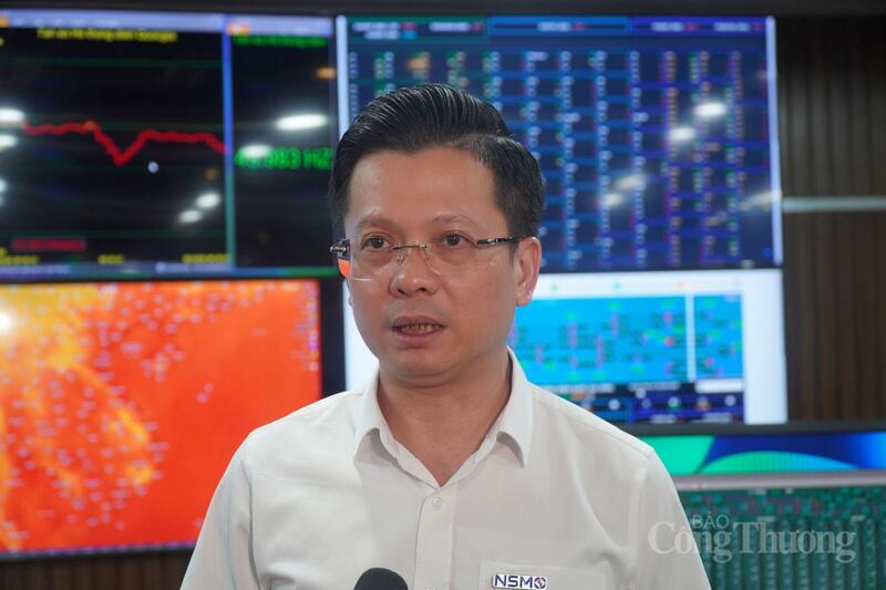 Ông Nguyễn Quốc Trung chia sẻ thông tin liên quan đến tình hình vận hành hệ thống điện ngày 13/5 và các giải pháp ứng phó trong thời gian tới được dự báo nhu cầu điện tiếp tục tăng lên. Ảnh: Thu Hường