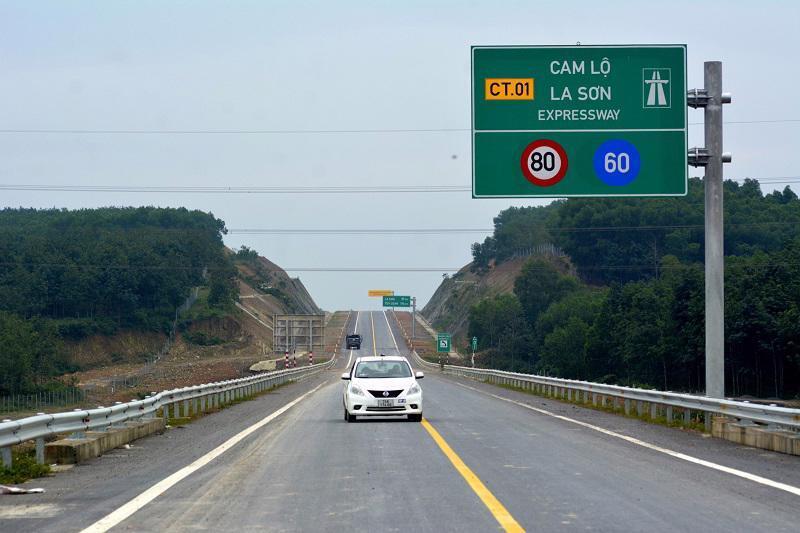 Cục Cảnh sát giao thông đề nghị dừng khai thác toàn tuyến cao tốc Cao Lộ - La Sơn vào ban đêm từ ngày 15/5. Ảnh: Quang Dũng