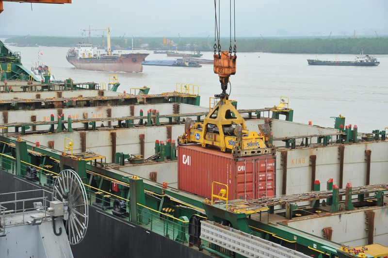 Kim ngạch xuất nhập khẩu liên tục xác lập các kỷ lục mới, riêng năm 2025 đạt trên 930 tỷ USD. Ảnh: Cấn Dũng