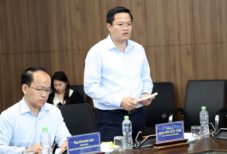 Thứ trưởng Bộ Tài chính Nguyễn Đức Tâm phát biểu tại buổi làm việc. Ảnh: VGP/Gia Huy