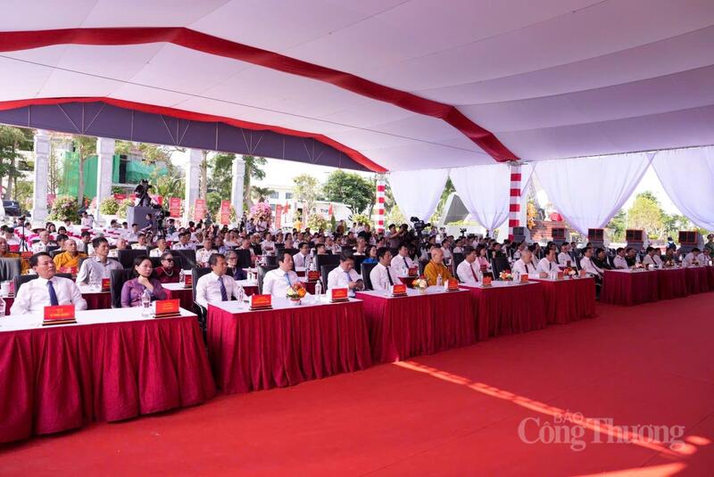 Các đại biểu tham gia sự kiện.