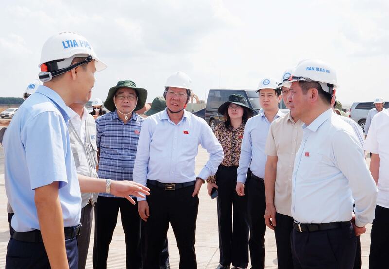 Phó Chủ tịch Quốc hội Nguyễn Hồng Diên khảo sát Dự án đầu tư xây dựng cảng hàng không quốc tế Long Thành.