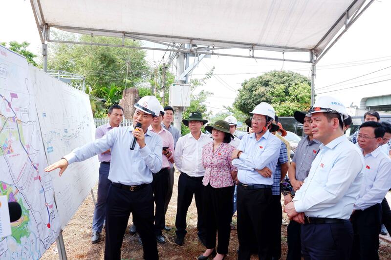 Phó Chủ tịch Quốc hội Nguyễn Hồng Diên khảo sát Dự án đầu tư xây dựng đường Vành đai 4 TP. Hồ Chí Minh.