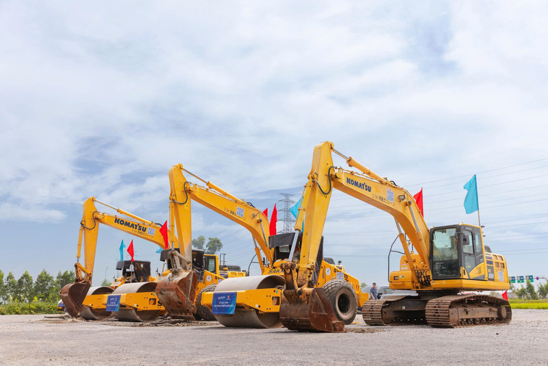 Phương tiện sẵn sàng thi công Khu công nghiệp Hoàng Diệu.