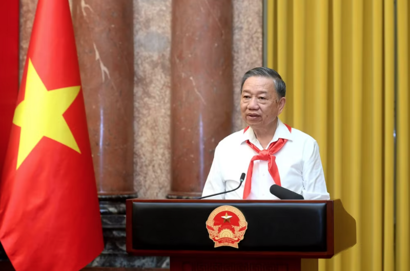 Tổng Bí thư, Chủ tịch nước Tô Lâm với các đại biểu dự cuộc gặp mặt đội viên Đội Thiếu niên Tiền phong Hồ Chí Minh tiêu biểu. (Ảnh: Đăng Khoa)