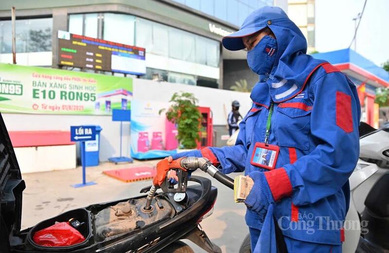 Xăng E10 là nhiên liệu sinh học pha trộn thân thiện với môi trường nhờ giảm phát thải khí nhà kính. Ảnh: Nam Nguyễn