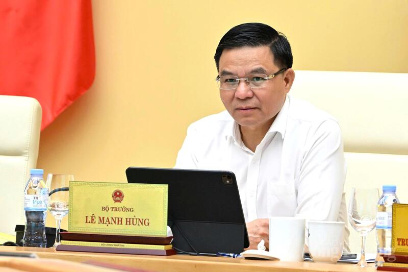 Bộ trưởng Lê Mạnh Hùng phát biểu chỉ đạo tại buổi làm việc. Ảnh: Cấn Dũng.