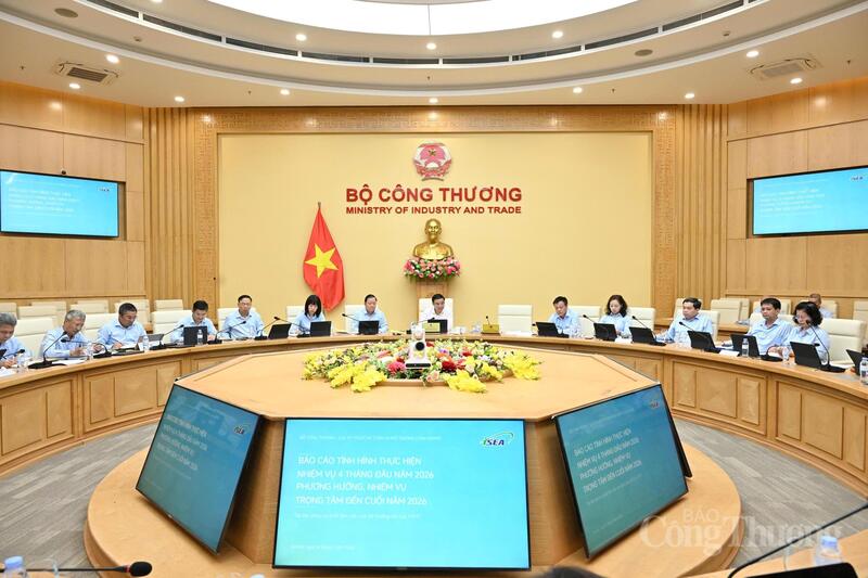 Toàn cảnh buổi làm việc. Ảnh: Cấn Dũng.