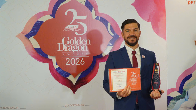 Ông Denis Sapegin - CEO khu vực Đông Nam Á của Siberian Health Quốc tế tại lễ trao giải Rồng Vàng 2026