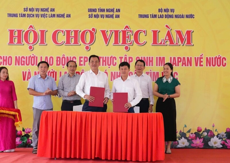 Sở Nội vụ Nghệ An đã tổ chức các chương trình Ngày hội việc làm, giới thiệu chương trình IM Japan đến người lao động. Ảnh: Nguyễn Hậu