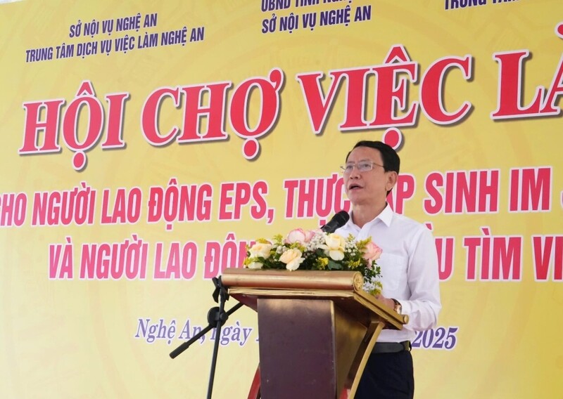 Phó Giám đốc Sở Nội vụ tỉnh Nghệ An Vi Ngọc Quỳnh trao đổi về các chương trình đưa người lao động đi làm việc ở nước ngoài (IM Japan, EPS)